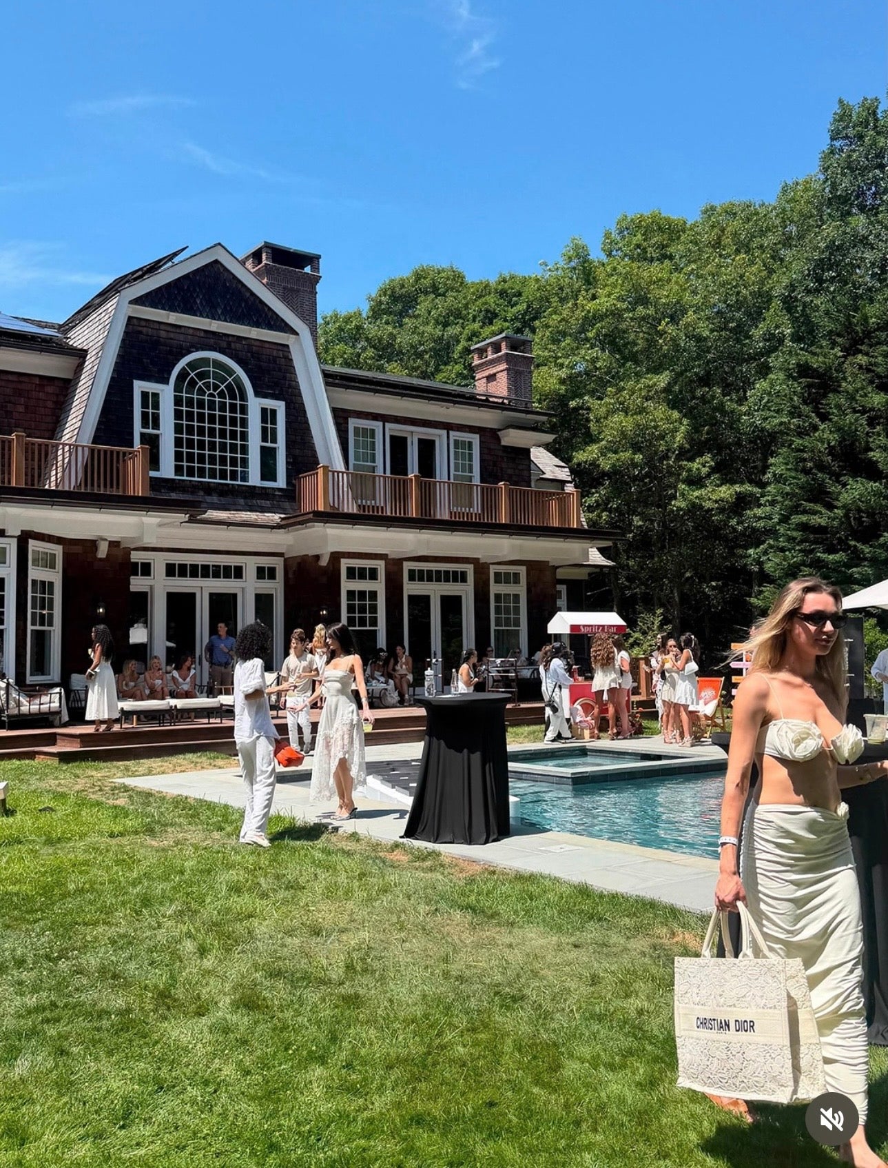 White Party Approved: The Best Spray Tan for White Clothes & Summer Events